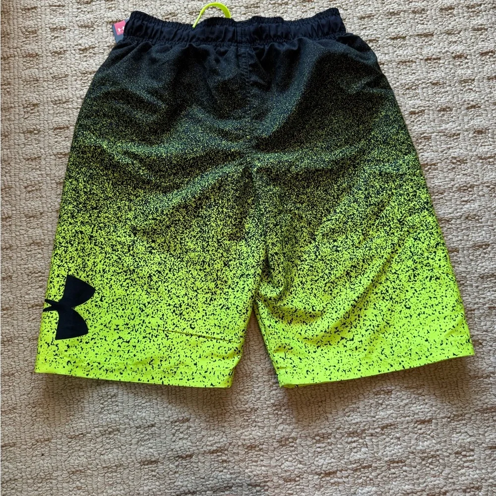 NWT - Under Armour Boy’s Black and Yellow Swim Trunks size M
